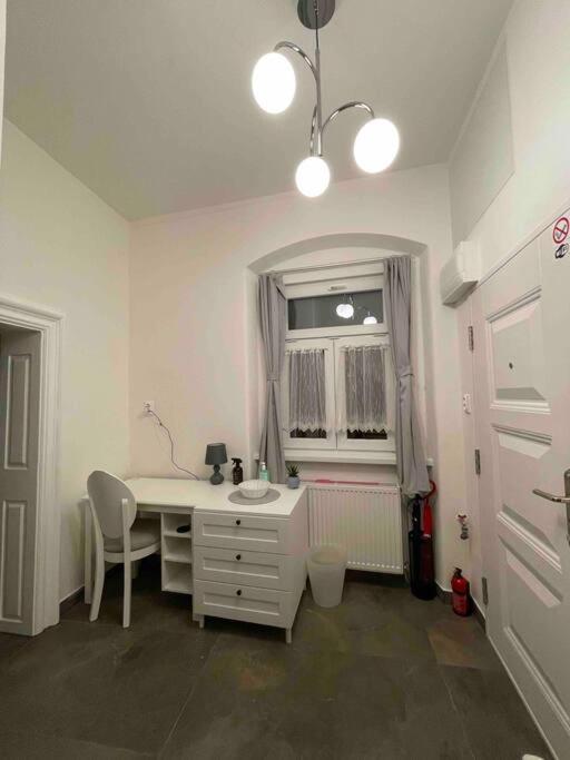 Good Old Times Apartment Братислава Экстерьер фото